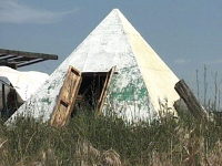 Житель станицы Красноярской построил пирамиду в собственном огороде